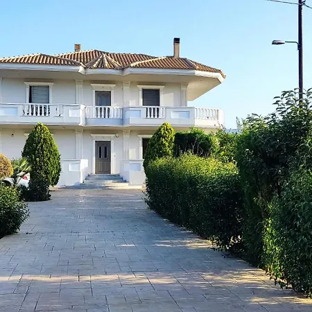Georgia With Pool Athíkia