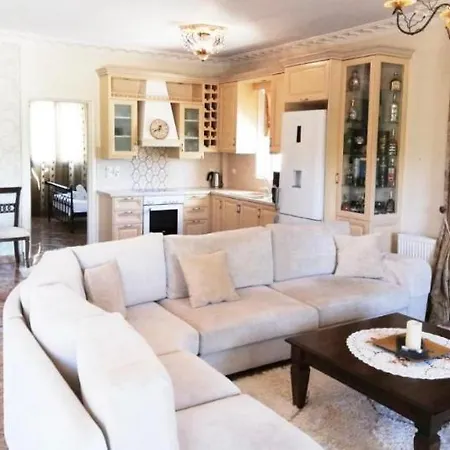 Georgia With Pool * Athikia