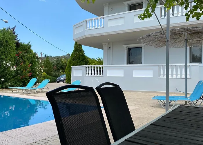 Georgia With Pool Athíkia