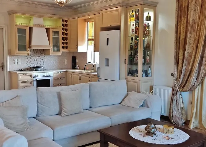 Villa Georgia With Pool